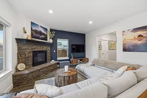 Living - 3108 NE Marea Dr, Bend, OR 97701 photo 3 of 3