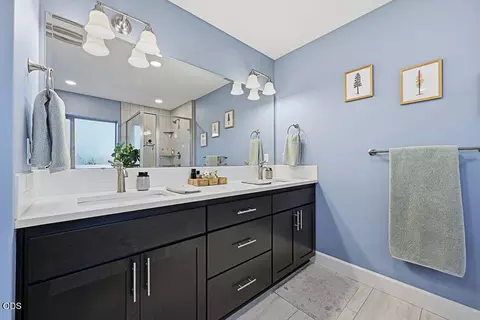 Bath - 3108 NE Marea Dr, Bend, OR 97701 photo 2 of 7
