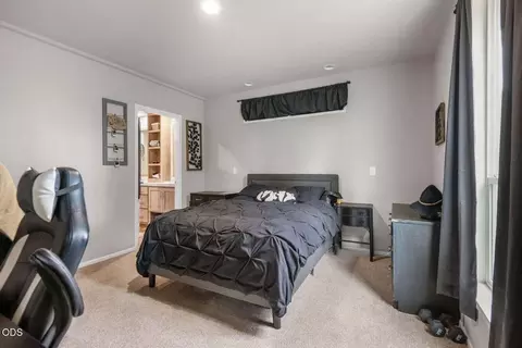 Bedroom - 56252 Comet Dr, Bend, OR 97707 photo 1 of 3