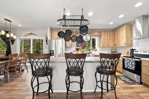Kitchen - 56252 Comet Dr, Bend, OR 97707 photo 4 of 6