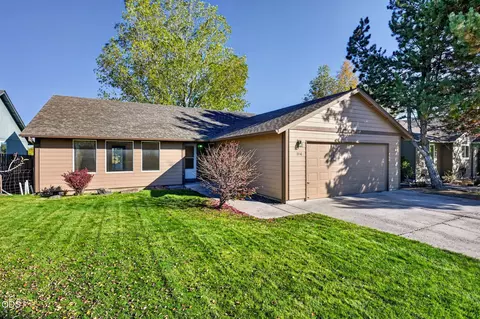 1856 NE 8th St, Redmond, OR 97756