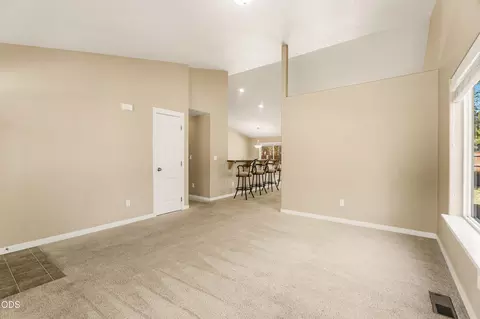 Living - 56085 Marsh Hawk Rd, Bend, OR 97707 photo 2 of 6