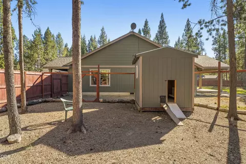 Exterior - 56085 Marsh Hawk Rd, Bend, OR 97707 photo 10 of 16