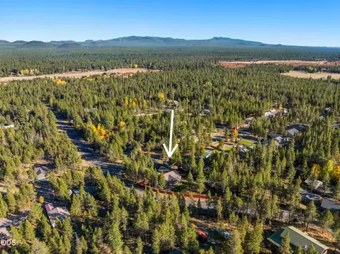 View/Area - 56085 Marsh Hawk Rd, Bend, OR 97707 photo 5 of 6