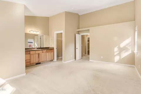 Bedroom - 56085 Marsh Hawk Rd, Bend, OR 97707 photo 6 of 6