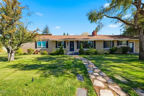 1040 SW 15th St, Redmond, OR 97756