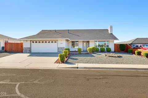 2300 Savannah Dr, Central Point, OR 97502