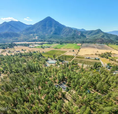 View/Area - 995 Upper Applegate Rd, Jacksonville, OR 97530 photo 4 of 5