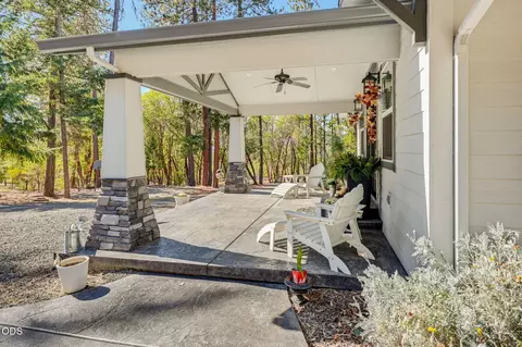 Exterior - 995 Upper Applegate Rd, Jacksonville, OR 97530 photo 6 of 22