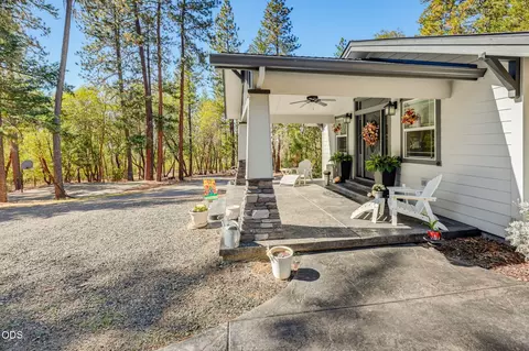 Exterior - 995 Upper Applegate Rd, Jacksonville, OR 97530 photo 5 of 22