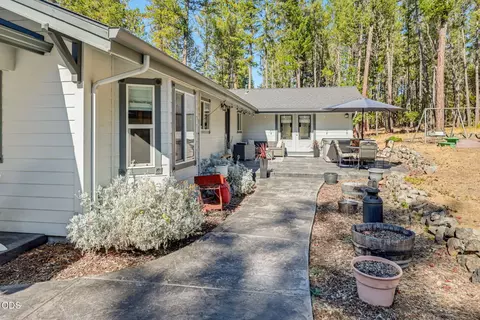 Exterior - 995 Upper Applegate Rd, Jacksonville, OR 97530 photo 10 of 22