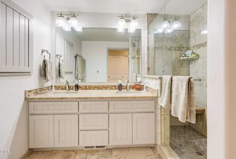 Bath - 995 Upper Applegate Rd, Jacksonville, OR 97530 photo 1 of 5