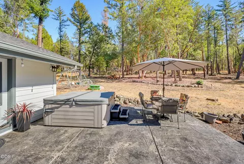 Exterior - 995 Upper Applegate Rd, Jacksonville, OR 97530 photo 13 of 22