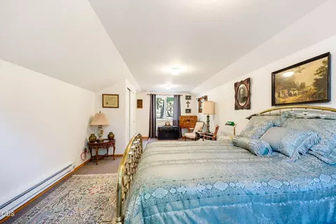 Bedroom - 995 Upper Applegate Rd, Jacksonville, OR 97530 photo 7 of 7