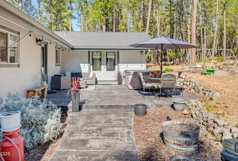 Exterior - 995 Upper Applegate Rd, Jacksonville, OR 97530 photo 11 of 22