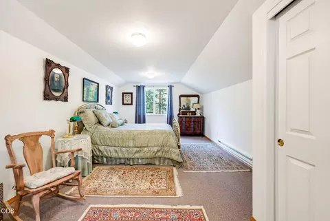 Bedroom - 995 Upper Applegate Rd, Jacksonville, OR 97530 photo 6 of 7