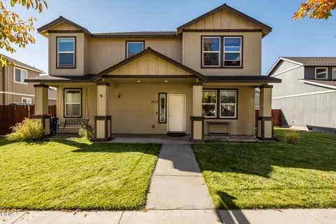 1453 NE 4th St, Redmond, OR 97756