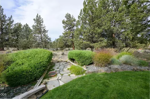 Exterior - 64417 Mcgrath Rd, Bend, OR 97701 photo 12 of 21