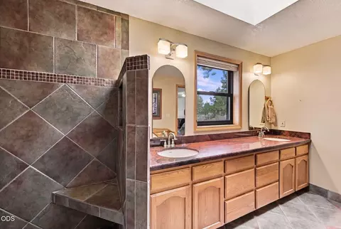 Bath - 64417 Mcgrath Rd, Bend, OR 97701 photo 2 of 5