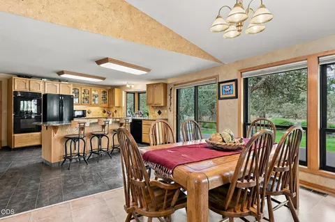 Dining - 64417 Mcgrath Rd, Bend, OR 97701 photo 1 of 1