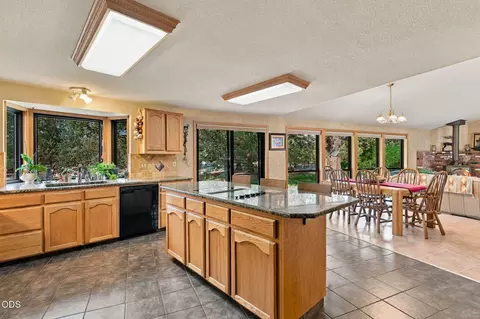 Kitchen - 64417 Mcgrath Rd, Bend, OR 97701 photo 2 of 5