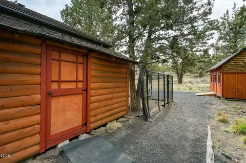 Exterior - 64417 Mcgrath Rd, Bend, OR 97701 photo 18 of 21