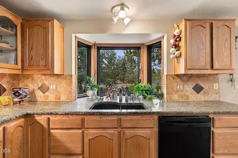 Kitchen - 64417 Mcgrath Rd, Bend, OR 97701 photo 5 of 5