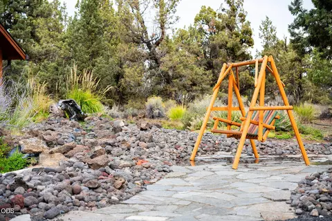 Exterior - 64417 Mcgrath Rd, Bend, OR 97701 photo 20 of 21