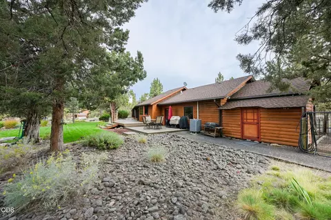 Exterior - 64417 Mcgrath Rd, Bend, OR 97701 photo 17 of 21