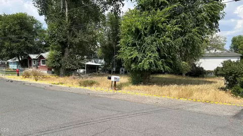 428 E Washington St, Burns, OR 97720 photo 2