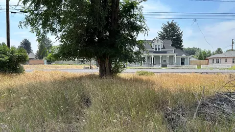 428 E Washington St, Burns, OR 97720 photo 3