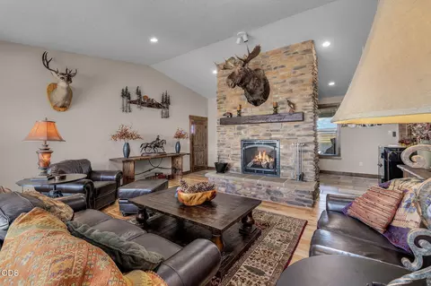 Living - 43628 Coombs Canyon Rd, Pendleton, OR 97801 photo 3 of 7