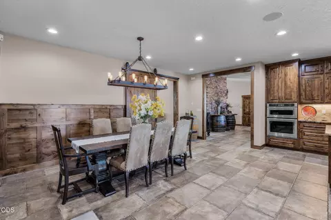 Dining - 43628 Coombs Canyon Rd, Pendleton, OR 97801 photo 3 of 6