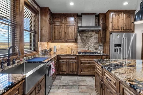 Kitchen - 43628 Coombs Canyon Rd, Pendleton, OR 97801 photo 3 of 7