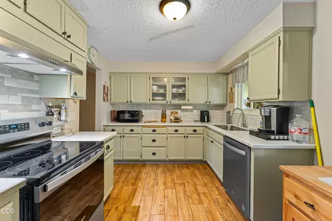 Kitchen - 245 Stringer Gap Rd, Grants Pass, OR 97527 photo 1 of 3