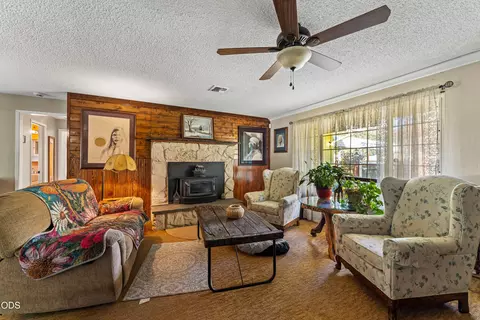 Living - 245 Stringer Gap Rd, Grants Pass, OR 97527 photo 2 of 3