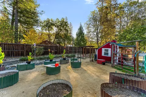 Exterior - 245 Stringer Gap Rd, Grants Pass, OR 97527 photo 11 of 18