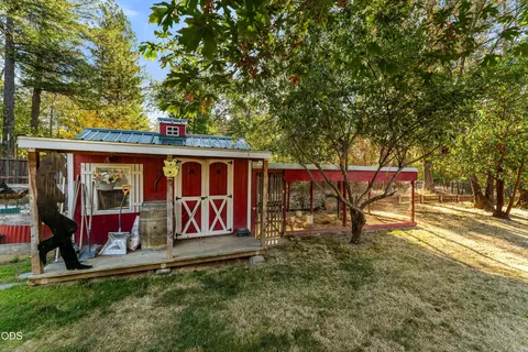 Exterior - 245 Stringer Gap Rd, Grants Pass, OR 97527 photo 10 of 18