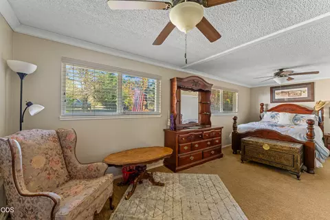 Bedroom - 245 Stringer Gap Rd, Grants Pass, OR 97527 photo 1 of 4