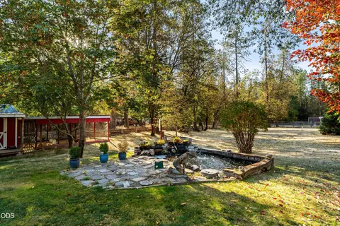 Exterior - 245 Stringer Gap Rd, Grants Pass, OR 97527 photo 9 of 18