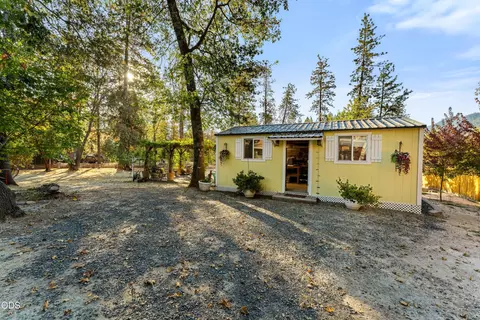 Exterior - 245 Stringer Gap Rd, Grants Pass, OR 97527 photo 8 of 18