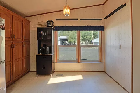 Kitchen - 3735 Cobleigh Rd, Eagle Point, OR 97524 photo 1 of 3