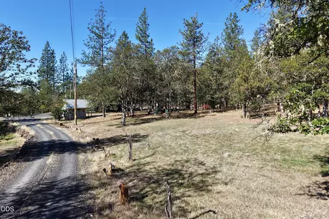 Exterior - 3735 Cobleigh Rd, Eagle Point, OR 97524 photo 7 of 19