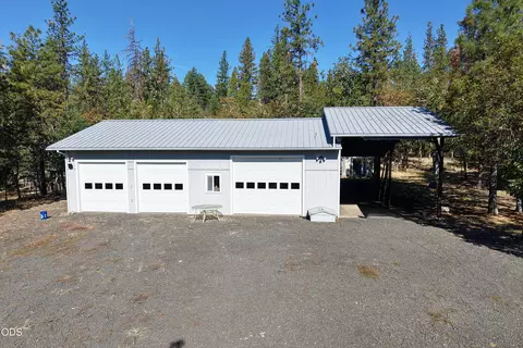 Exterior - 3735 Cobleigh Rd, Eagle Point, OR 97524 photo 2 of 19