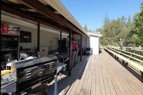 Exterior - 3735 Cobleigh Rd, Eagle Point, OR 97524 photo 4 of 19