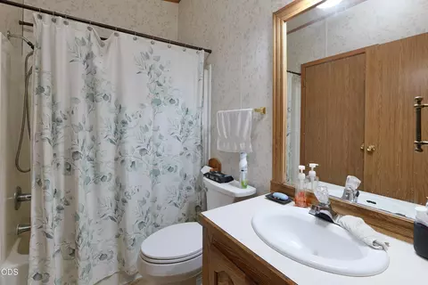 Bath - 3735 Cobleigh Rd, Eagle Point, OR 97524 photo 1 of 5