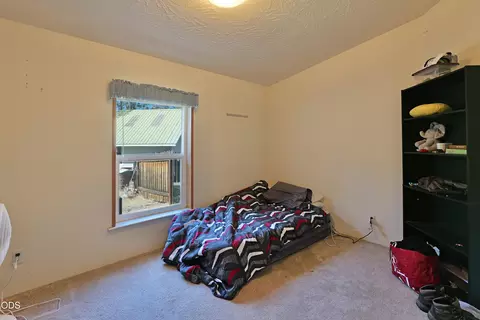 Bedroom - 3735 Cobleigh Rd, Eagle Point, OR 97524 photo 1 of 4