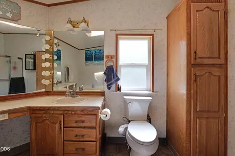 Bath - 3735 Cobleigh Rd, Eagle Point, OR 97524 photo 5 of 5