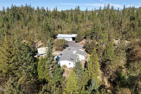 View/Area - 3735 Cobleigh Rd, Eagle Point, OR 97524 photo 2 of 6