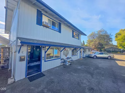 522 SE L St, Grants Pass, OR 97526